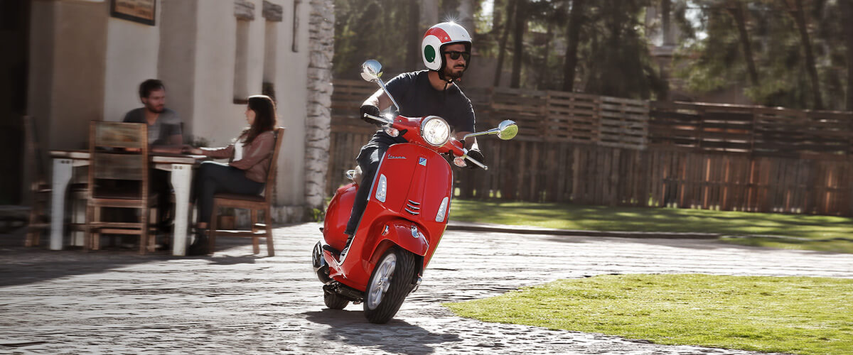 vespa_primavera_roja_andando