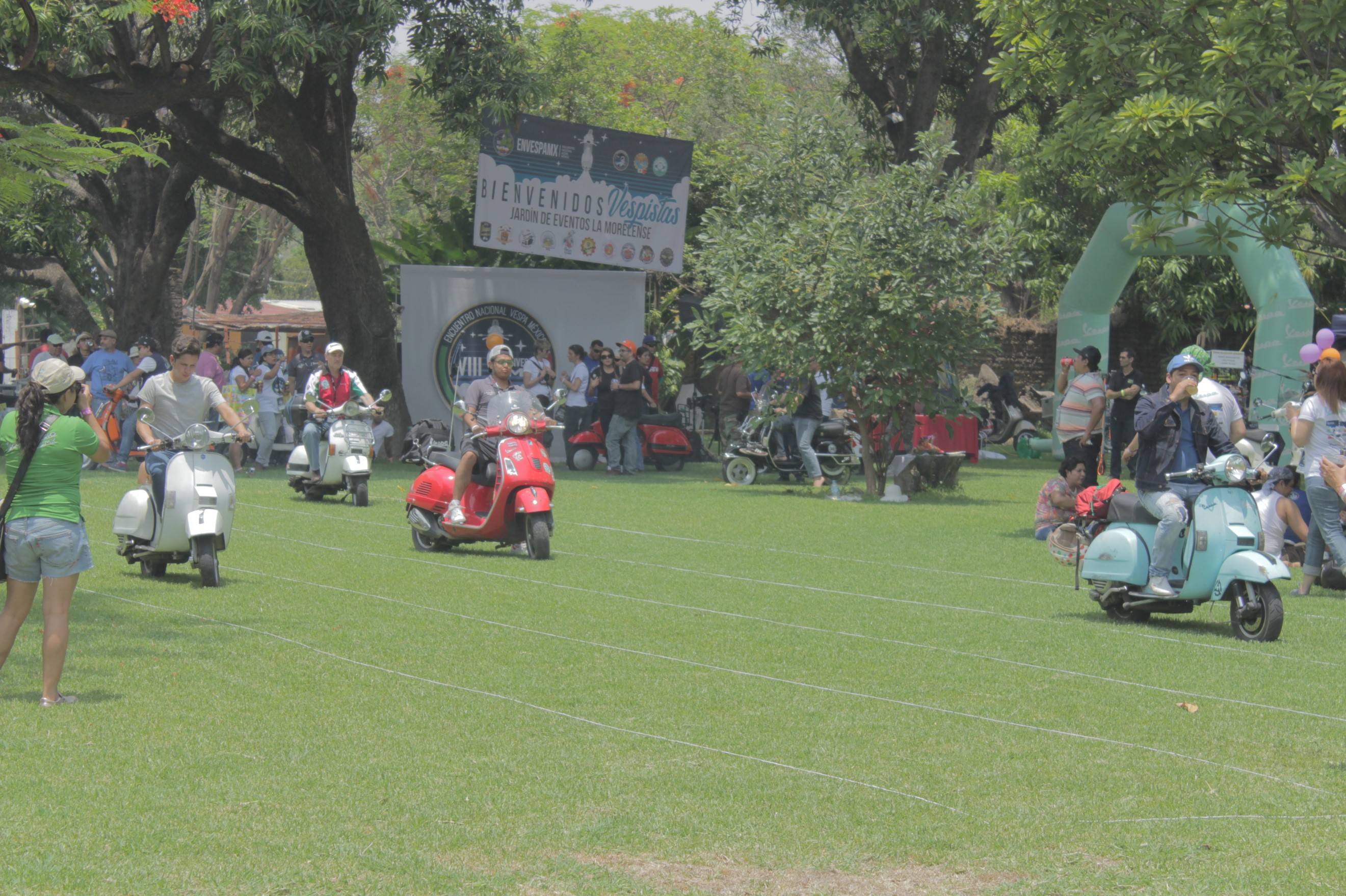 Maneja un scooter Vespa
