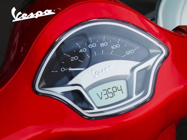 Recorre la ciudad en una Vespa